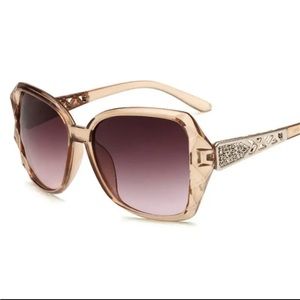 Stylish Oversized Sunglasses w/Case